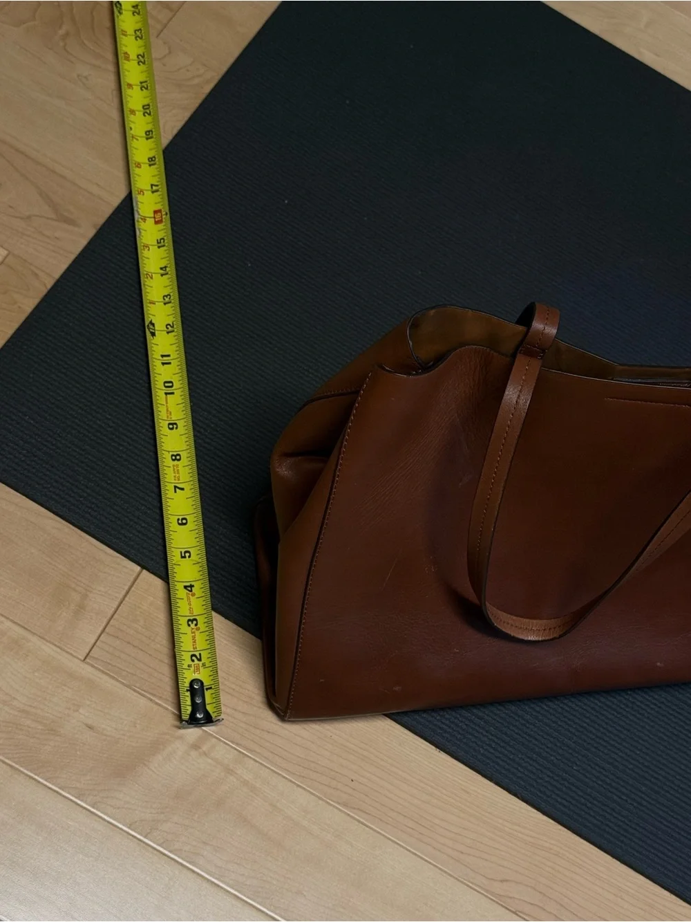 Banana Republic Tan Leather Tote - Picture 4 of 5